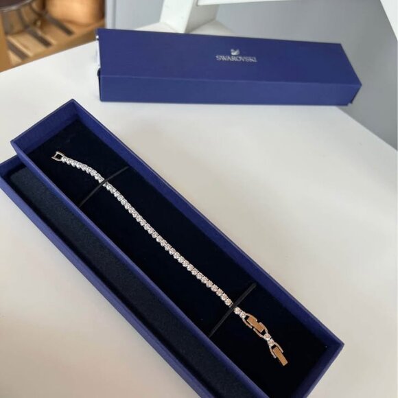 Swarovski Deluxe Tennis Bracelet - Picture 2 of 4